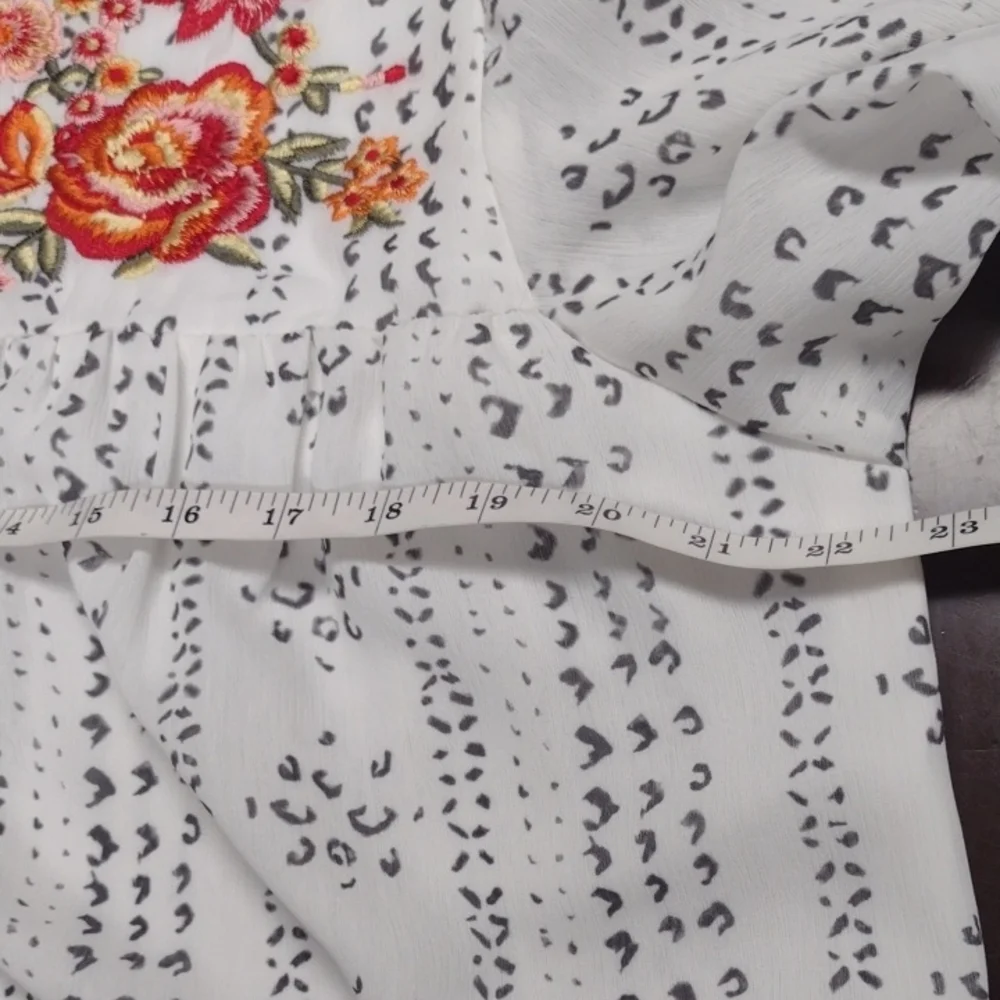 White Embellished Relaxed Blouse - Picture 6 of 12